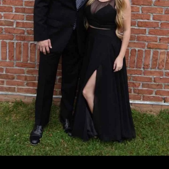 Two-piece Black Floor Length formal/prom dress - Picture 2 of 4